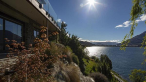 Kohanga Luxury Lakeside Villa by Amazing Accom